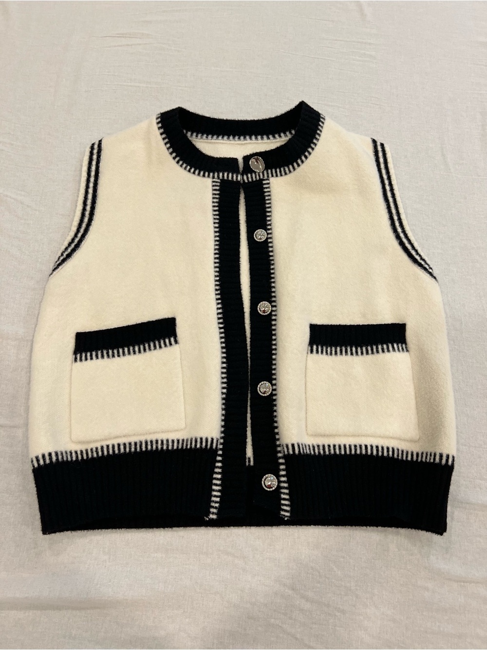 Wool sleeveless sweater size M